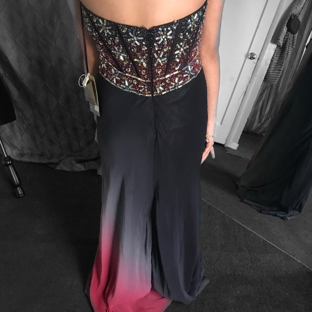 STRAPLESS PROM DRESS - Picture 3 of 5